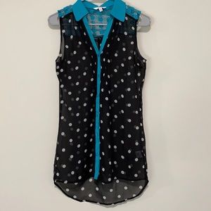 Cute long blouse to wear with leggings!